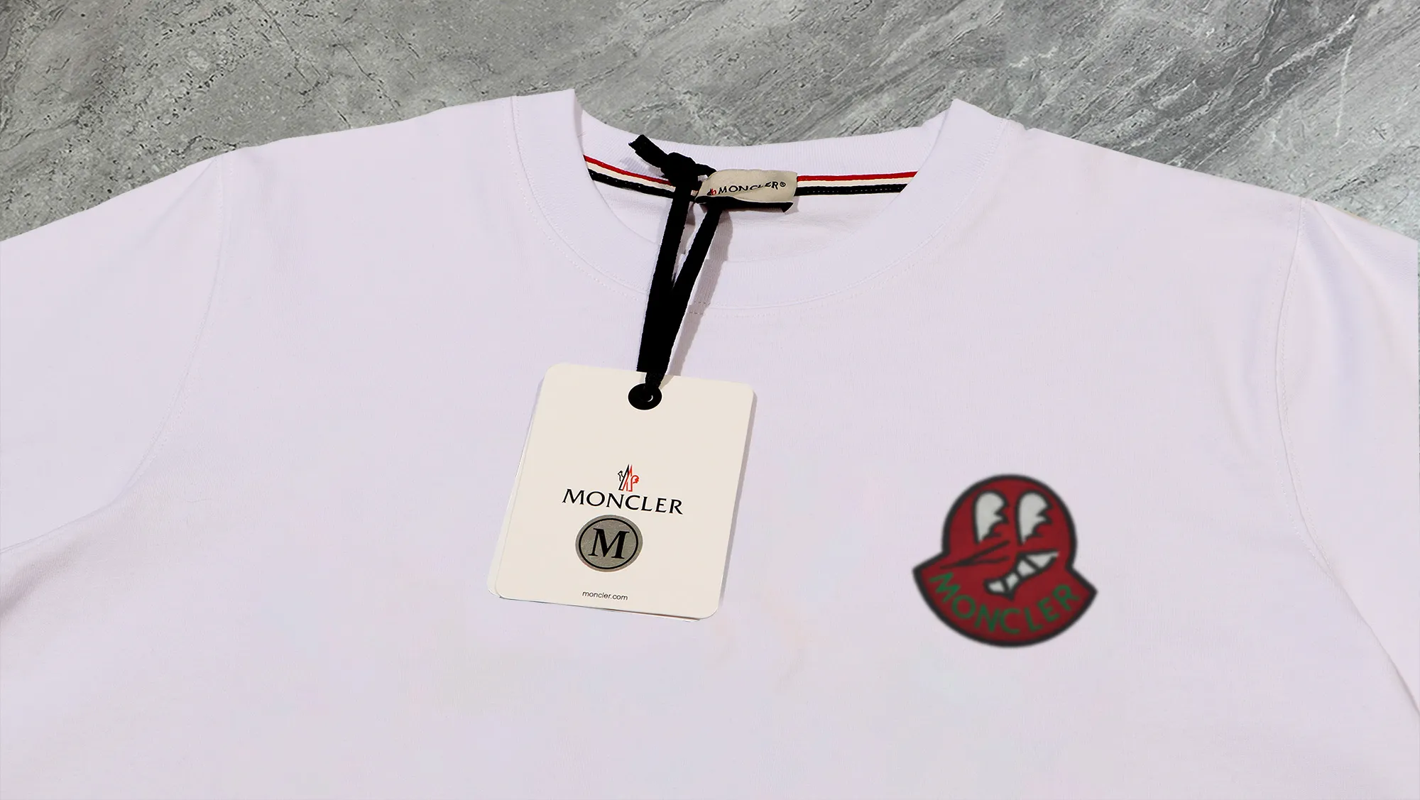 《 》 《Moncler~ 》2025New Arrival Quality T , Versatile Quality ！ ‼ 32 250G ‼ ， ， ， ， T 🤪 Sizes：S-M-L-XL-2XL ：Black，White， Same Style